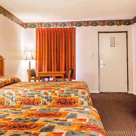 Rodeway Inn مونتغومري المظهر الخارجي الصورة